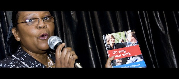 20090825_ortega_ontvangt_wajongboekje